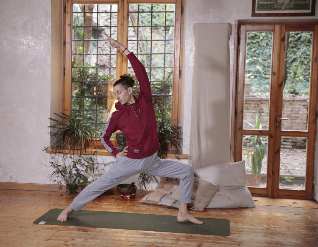 Yoga, le anche nella posizione del guerriero